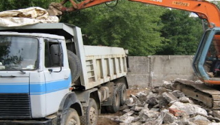 Вывоз строительного мусора с участка в Ржеве недорого от 1560 руб. | 2Землекопа-Ржв